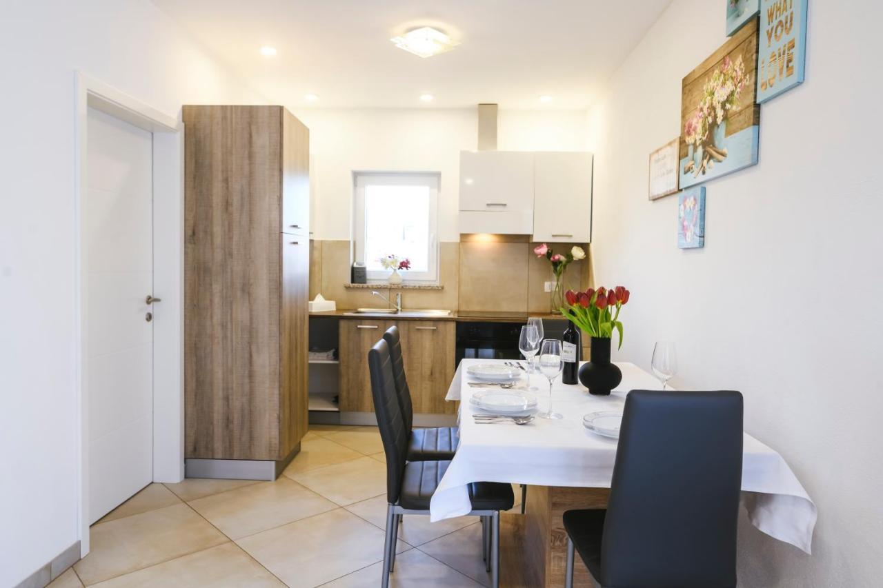 Apartment Mirela *